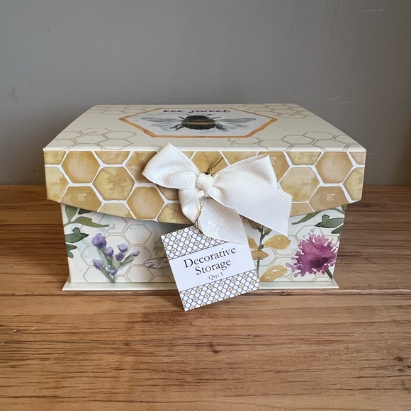 NWT medium rectangular storage box - Picture 2 of 7